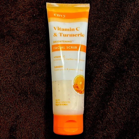 Envy Vitamin C and Turmeric Facial Scrub - 200ml
