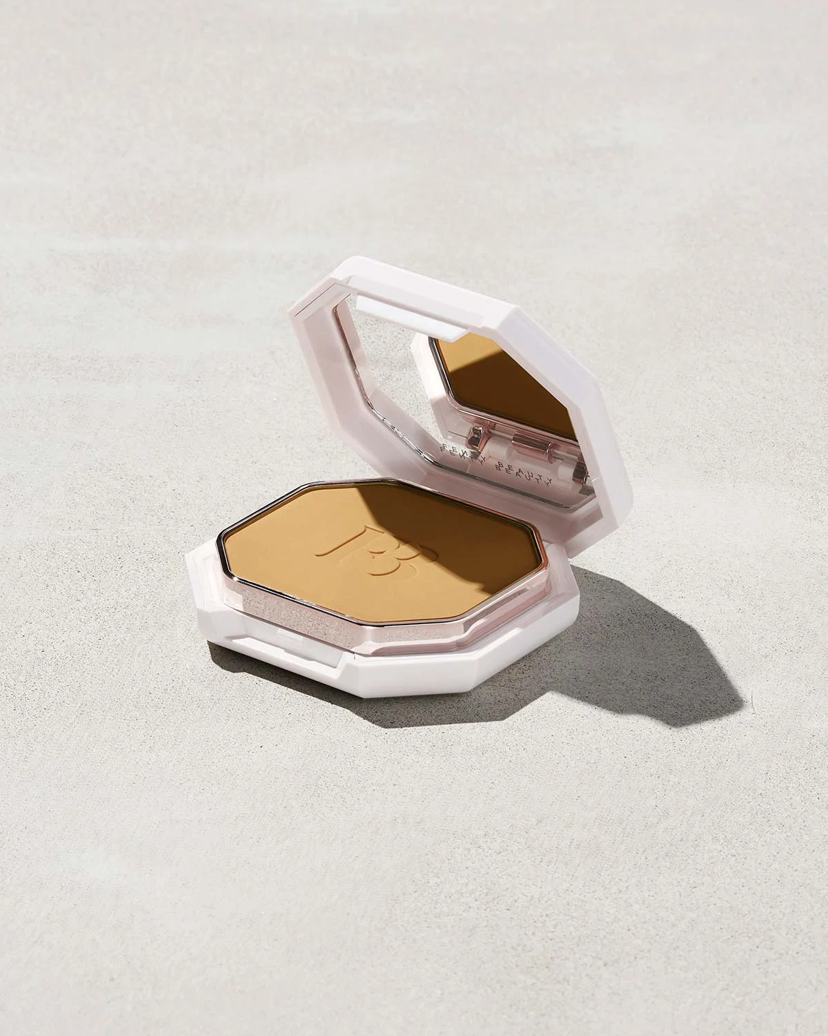 Fenty Beauty Pro Filt'r Soft Matte Powder Foundation - 255